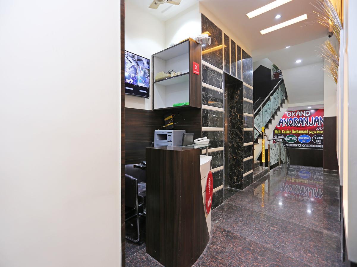 Oyo 10360 Hotel Grand Manoranjan Горакхпур Экстерьер фото